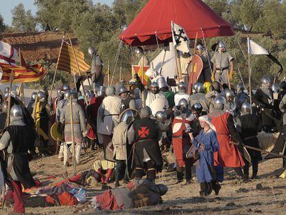 Recreaci&oacute;n de la batalla y la vida de la acampada por participantes vestidos de guerreros almohades y del ej&eacute;rcito cristiano.