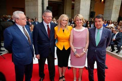 Joaquín Leguina, Alberto Ruiz-Gallardón, Cristina Cifuentes, Esperanza Aguirre e Ignacio González, en la toma de posesión de Cifuentes.