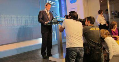 El presidente del PP, Mariano Rajoy, durante la rueda de prensa en Génova.