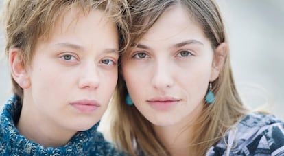 The actresses Sophie Breyer (left) and Marie Colomb, in the series 'Laëtitia or the end of men'.