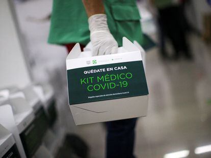 Un kit médico repartido por el Gobierno de Ciudad de México, en abril de 2020.
