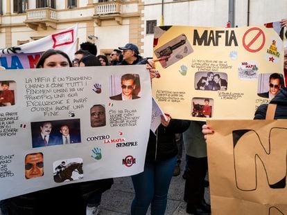 Manifestación contra la mafia en Castelvetrano, pueblo natal de Messina Denaro, este miércoles.
