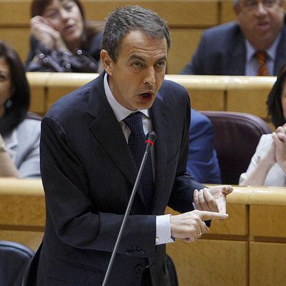 El presidente Zapatero responde al portavoz del PP en el Senado, Pío García Escudero.