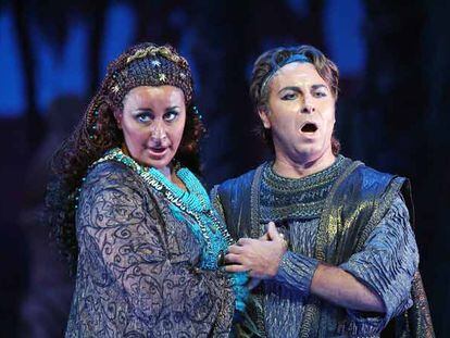 Micaela Carosi y Roberto Alagna, durante la representación de la ópera <i>Aida</i> en el Liceo.
