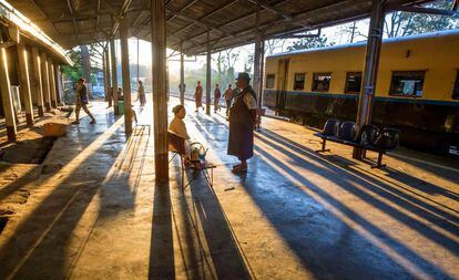 Estación de en Pyin U Lwin, una localidad del interior de Birmania, de la línea Mandalay-Lashio.