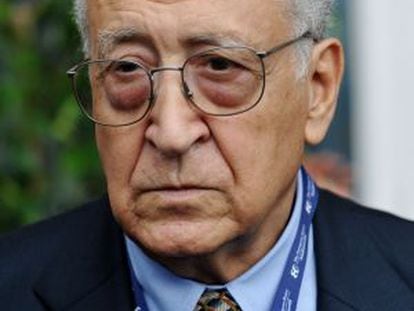 El diplomático argelino Lakhdar Brahimi en septiembre de 2004.