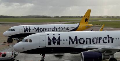 Aviones de Monarch aparcados en el aeropuerto de Luton (ReinoUnido).