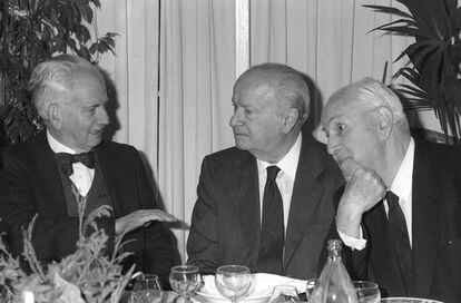 Desde la izquierda, Julio Caro Baroja, Jos&eacute; Ortega Spottorno y Pedro La&iacute;n Entralgo, en un homenaje a Ortega Spottorno en 1988.
