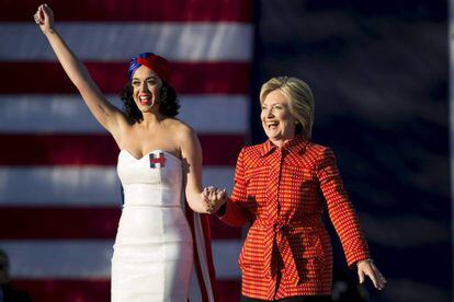 Katy Perry junto a Hillary Clinton en la campaña electoral