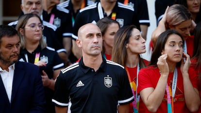 Luis Rubiales, este martes en la recepción ofrecida por presidente del Gobierno en funciones, Pedro Sánchez, a las campeonas del mundo en La Moncloa.