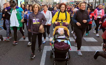 Participantes de la I Carrera Feminista, convocada este domingo en Madrid. 