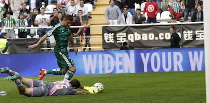 Joaqu&iacute;n supera a To&ntilde;o, este domingo en Vallecas. 