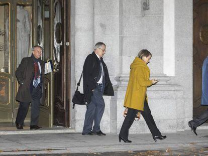 Magistrados salen del Supremo tras decidir sobre las tasas de las hipotecas. En vídeo, la sentencia de las hipotecas muestran la profunda fractura del Supremo.