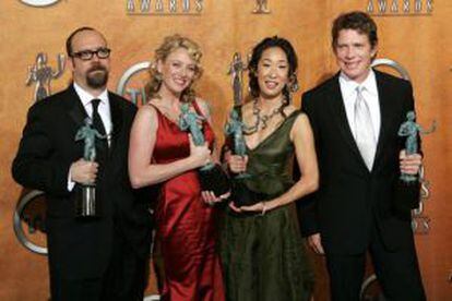 Paul Giamatti, Virginia Madsen, Sandra Oh y Thomas Haden Church, protagonistas de Entre copas, con los premios que les entregó el Gremio de Actores de Hollywood.
