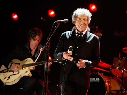 Bob Dylan da un concierto en Los Ángeles, en enero de 2012.