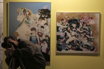 Ilustraciones de la exposición Un planeta enloquecido en Matadero sobre dibujos y arte manga japonés.