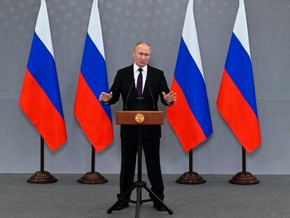 El presidente ruso, Vladímir Putin, en la Cumbre de líderes de la Comunidad de Estados Independientes (CEI), en Astaná (Kazajistán), este viernes.
