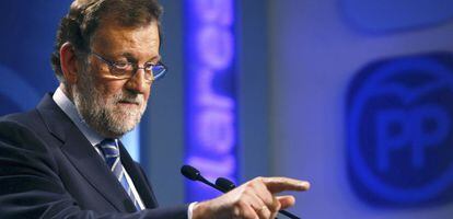 El l&iacute;der del PP, Mariano Rajoy, durante la rueda de prensa ofrecida tras el Comit&eacute; Ejecutivo Nacional del partido reunido hoy en la sede de la calle G&eacute;nova, en Madrid.