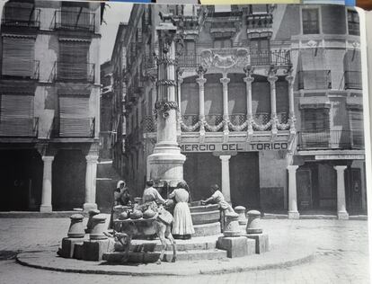 Imagen de la plaza del Torico en 1915.