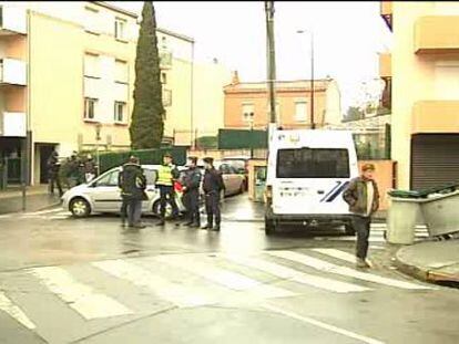 La policía francesa acorrala en una casa de Toulouse de madrugada al presunto asesino de siete personas.