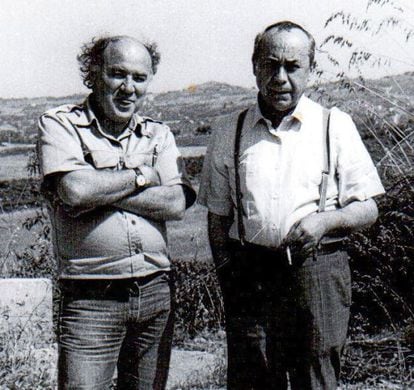Federico Campbell (izquierda) con Leonardo Sciascia, en 1985