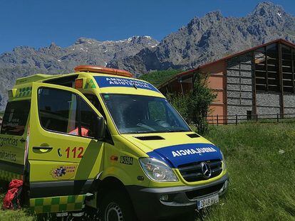 Imagen de archivo de una ambulancia en Castilla y León