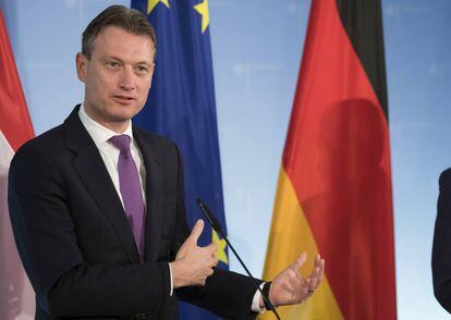 El ministro de Exteriores holandés, Halbe Zijlstra, en el disparadero por sus mentiras sobre una conversación con Putin