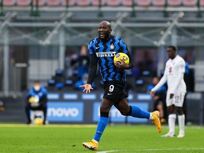 Romelu Lukaku celebra uno de sus goles al Torino el domingo.