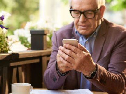 El uso de los móviles alcanza por igual a todos los tramos de edad y la atracción por estos dispositivos es igual para alguien mayor de 65 años que para un millennial