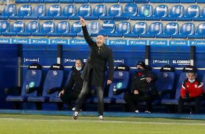 Abelardo durante un partido del Alavés esta temporada.