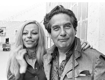 El escritor mexicano, Octavio Paz, con su mujer, Maria José.