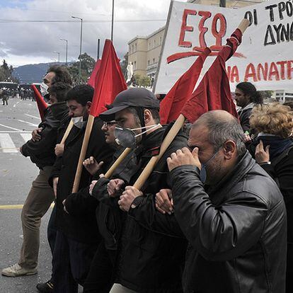 Protestas en Atenas por las medidas de autoridad impuestas en febrero.