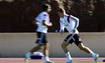 Toni Kroos se ejercita en Marrakech, donde el Madrid juega el Mundial de clubes.