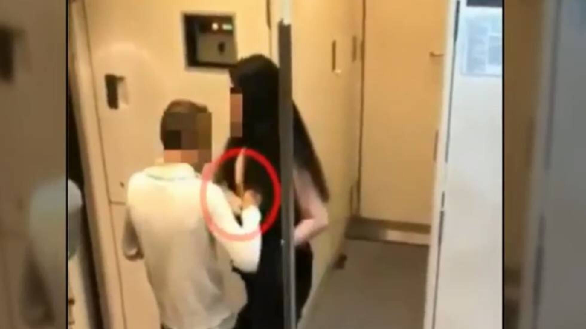 La policía investiga una agresión sexual en un tren de cercanías | Vídeos |  EL PAÍS