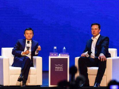 De izquierda a derecha: Jack Ma, presidente de Alibaba, y Elon Musk, consejero delegado de Tesla, en una conferencia en Shanghai, este jueves. En vídeo, las declaraciones.
