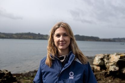 Sonia Español, la directora de The Blue BOAT Initiative posa para una fotografía en Ciudad de Castro, en la Isla de Chiloé.