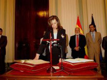 La directora general del Agua, Liana Ardiles, en la firma de su cargo el a&ntilde;o pasado ante el ministro Arias Ca&ntilde;ete.