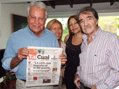 González, amb el periodista Teodoro Petkoff, a Caracas.