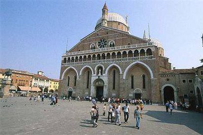 La basílica de San Antonio, construida entre 1238 y 1310, en la plaza del Santo de la ciudad italiana de Padua.