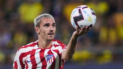 Antoine Griezmann celebra un gol al Cádiz en el Carranza.