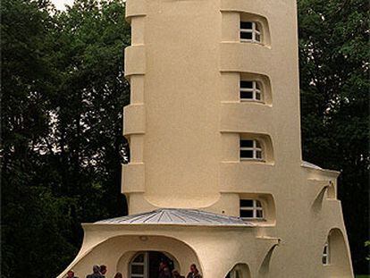 La Torre Einstein (1920), obra maestra del expresionismo, en la que trabajó Einstein, fue construida por Erich Mendelsohn.