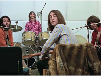 De izquierda a derecha, Paul McCartney, Ringo Starr, John Lennon y George Harrison, los Beatles, durante una escena del documental 'Get Back'.