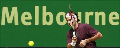 Roger Federer, en un partido de entrenamiento en Australia
