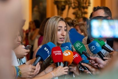 Las campeonas evitan la polémica y solo quieren que ruede el balón