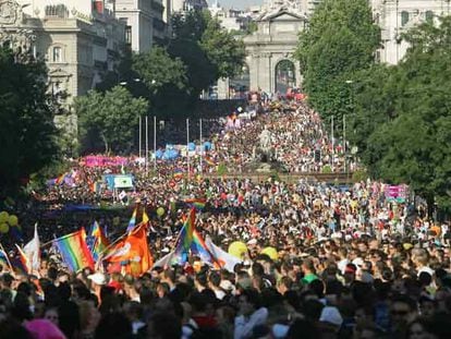 Marcha del Orgullo Gay Europride 2007 que recorrió ayer Madrid con el lema "¡Ahora, Europa! La igualdad es posible".