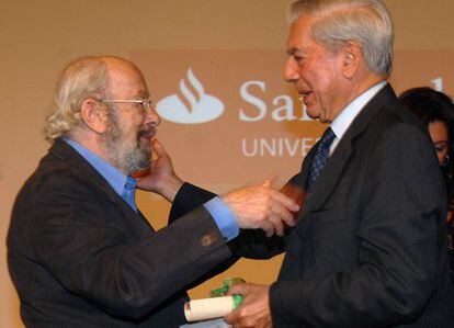 Los escritores Mario Vargas Llosa y Jos&eacute; Manuel Caballero Bonald, en una imagen de 2009.
