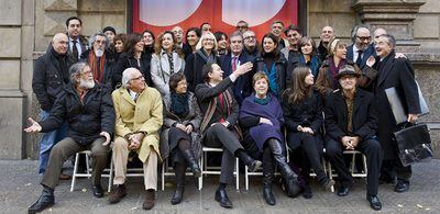 Los galeristas de Art Barcelona, reunidos ayer ante la René Metrás.