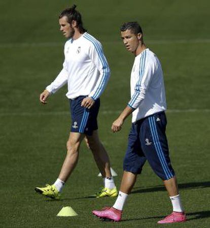 Cristiano Ronaldo y Bale, en el último entrenamiento del Madrid.