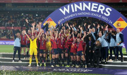 The Spanish players, after receiving the Nations League champions trophy, at the Cartuja in Seville. 