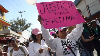 Familiares y vecinos se manifiestan por el asesinato de Fátima, este lunes en Ciudad de México. 